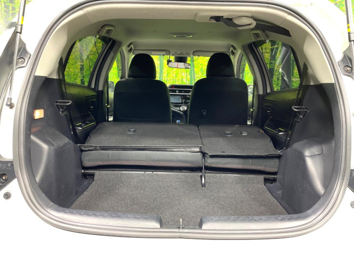 2016 Toyota Aqua DAA-NHP10 (UW-69f021f2612bf)[16]