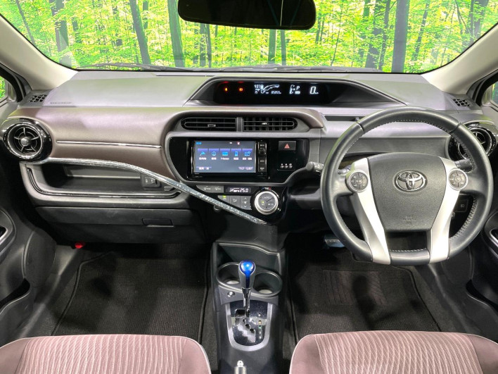 2016 Toyota Aqua DAA-NHP10 (UW-69f021f2612bf)[20]