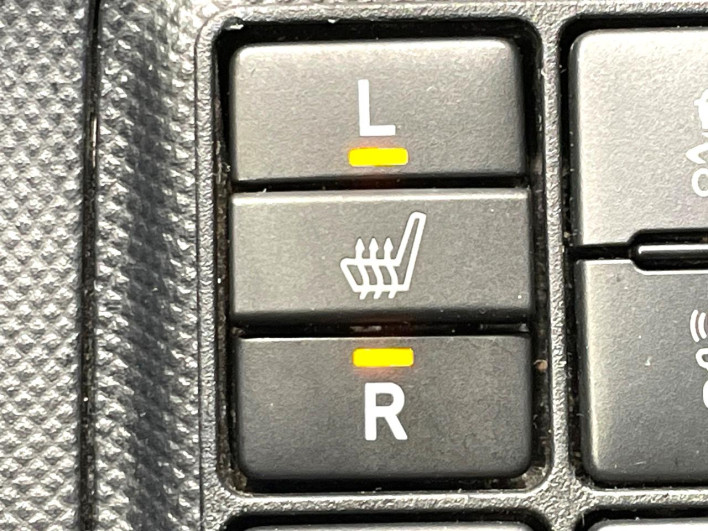 2016 Toyota Aqua DAA-NHP10 (UW-69f021f2612bf)[21]