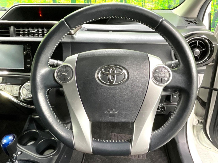 2016 Toyota Aqua DAA-NHP10 (UW-69f021f2612bf)[18]