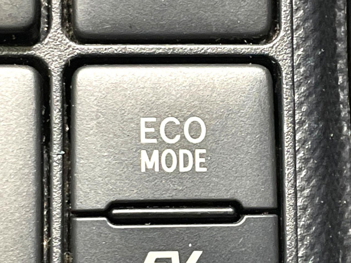 2016 Toyota Aqua DAA-NHP10 (UW-69f021f2612bf)[25]