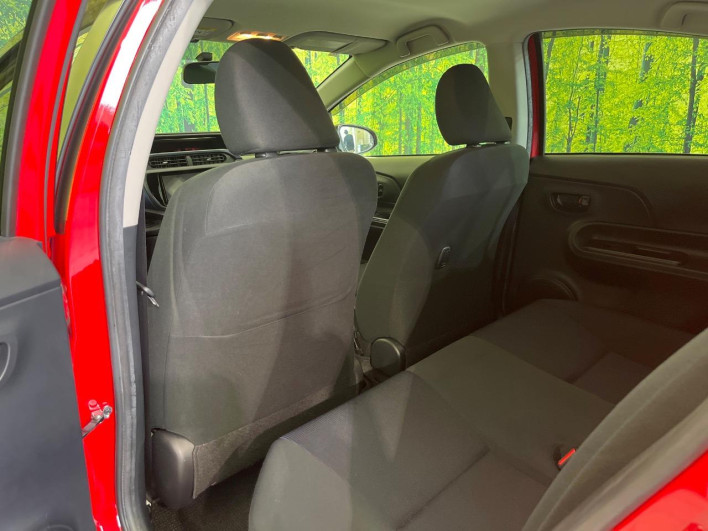 2016 Toyota Aqua DAA-NHP10 (UW-69f021f2c0a59)[10]