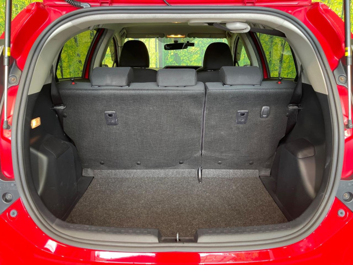 2016 Toyota Aqua DAA-NHP10 (UW-69f021f2c0a59)[17]