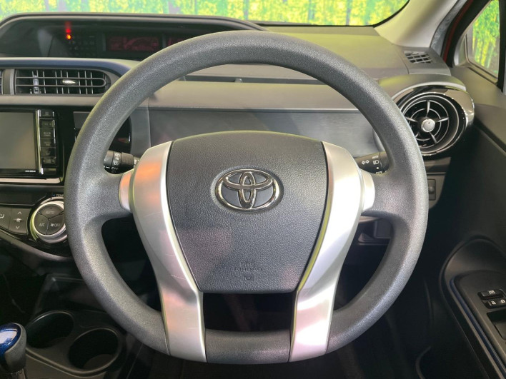 2016 Toyota Aqua DAA-NHP10 (UW-69f021f2c0a59)[25]