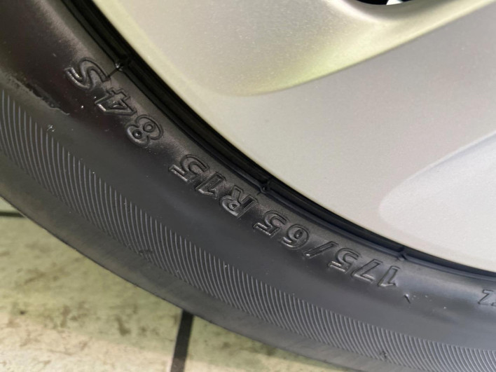 2016 Toyota Aqua DAA-NHP10 (UW-69f021f2c0a59)[6]