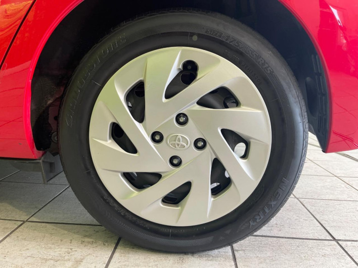 2016 Toyota Aqua DAA-NHP10 (UW-69f021f2c0a59)[4]