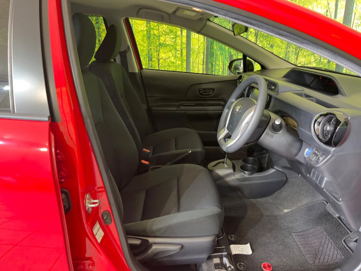 2016 Toyota Aqua DAA-NHP10 (UW-69f021f2c0a59)[29]