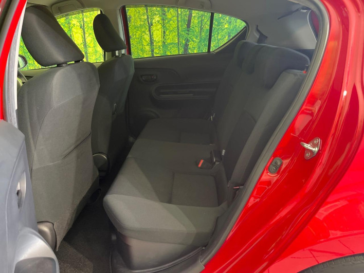 2016 Toyota Aqua DAA-NHP10 (UW-69f021f2c0a59)[9]