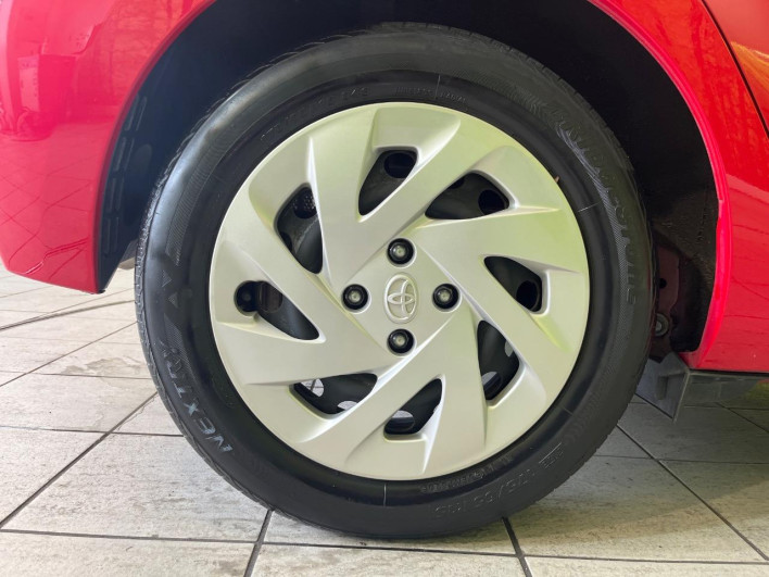 2016 Toyota Aqua DAA-NHP10 (UW-69f021f2c0a59)[20]