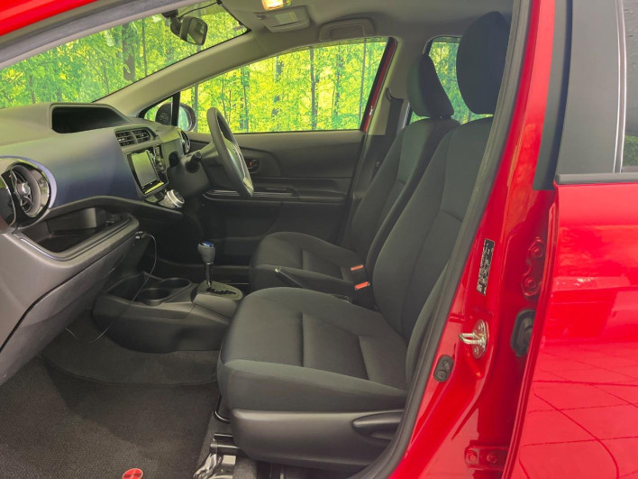 2016 Toyota Aqua DAA-NHP10 (UW-69f021f2c0a59)[12]