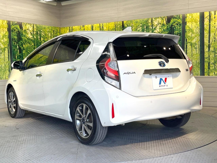2019 Toyota Aqua DAA-NHP10 (UW-69f021f2d87d6)[10]