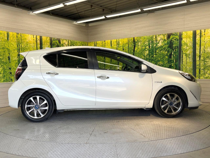 2019 Toyota Aqua DAA-NHP10 (UW-69f021f2d87d6)[13]