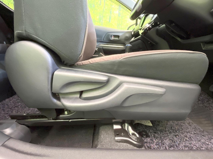 2016 Toyota Aqua DAA-NHP10 (UW-69f021f4ad9b6)[13]