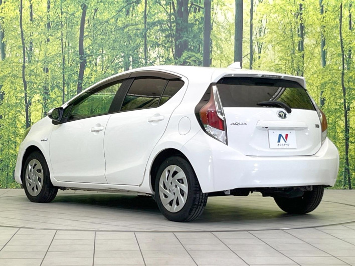 2016 Toyota Aqua DAA-NHP10 (UW-69f021f4ad9b6)[10]