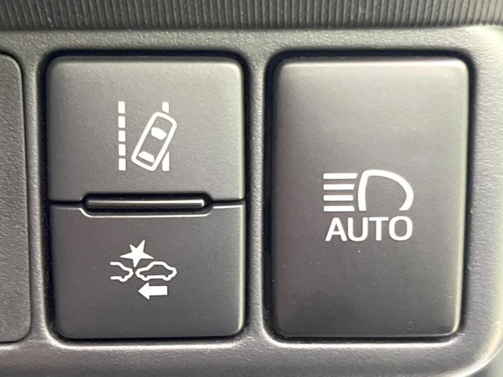 2016 Toyota Aqua DAA-NHP10 (UW-69f021f4ad9b6)[15]