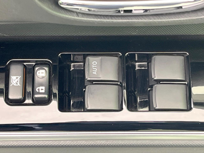 2016 Toyota Aqua DAA-NHP10 (UW-69f021f4ad9b6)[12]