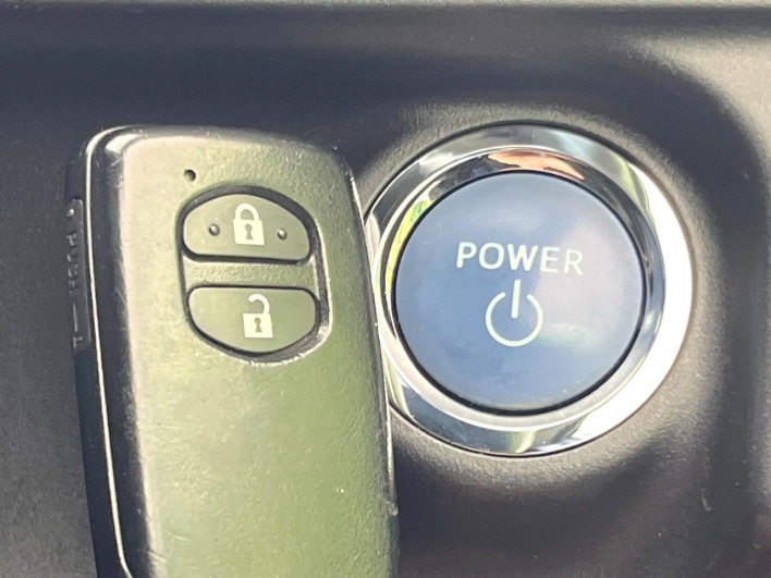 2016 Toyota Aqua DAA-NHP10 (UW-69f021f4ad9b6)[16]