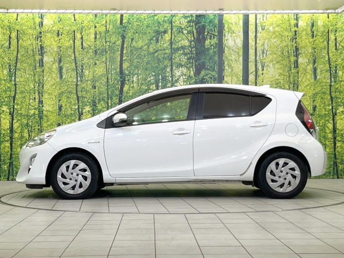 2016 Toyota Aqua DAA-NHP10 (UW-69f021f4ad9b6)[11]