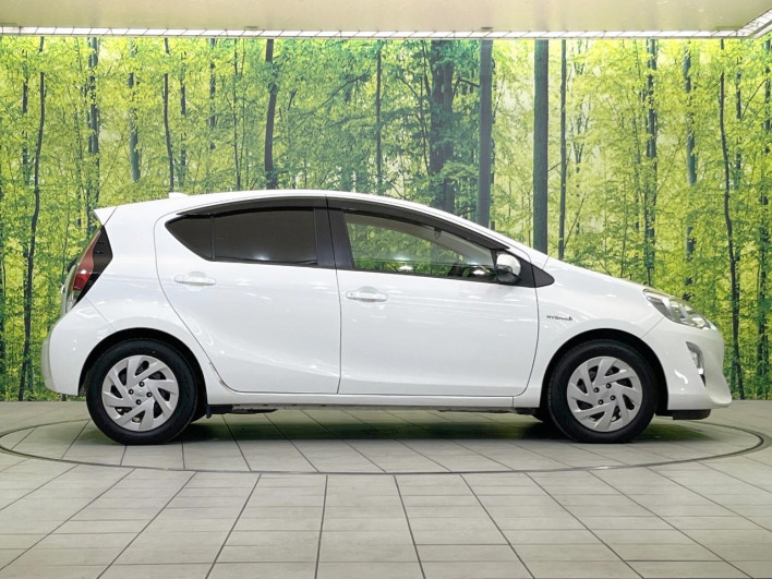 2016 Toyota Aqua DAA-NHP10 (UW-69f021f4ad9b6)[7]