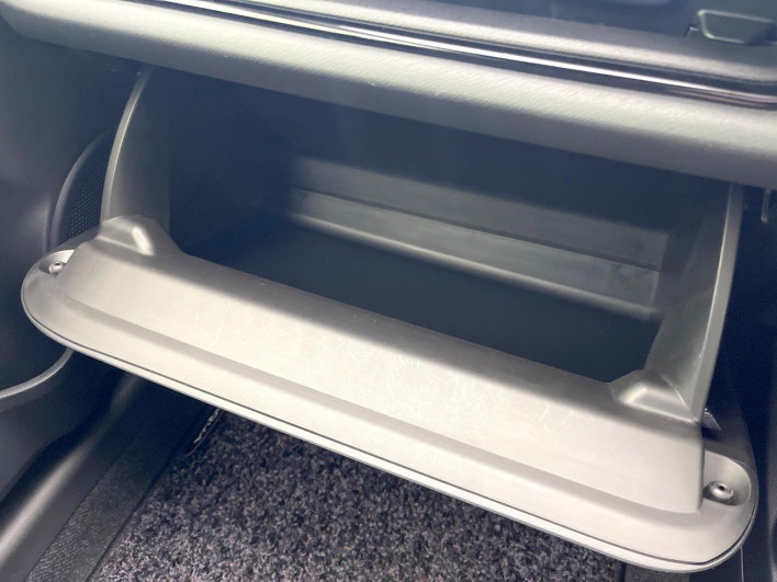 2016 Toyota Aqua DAA-NHP10 (UW-69f021f4ad9b6)[25]