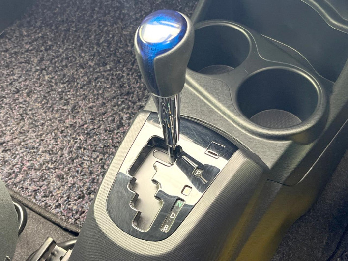 2016 Toyota Aqua DAA-NHP10 (UW-69f021f4ad9b6)[23]