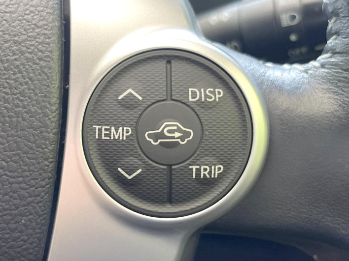 2016 Toyota Aqua DAA-NHP10 (UW-69f021f4ad9b6)[17]