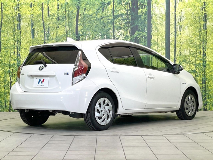 2016 Toyota Aqua DAA-NHP10 (UW-69f021f4ad9b6)[8]