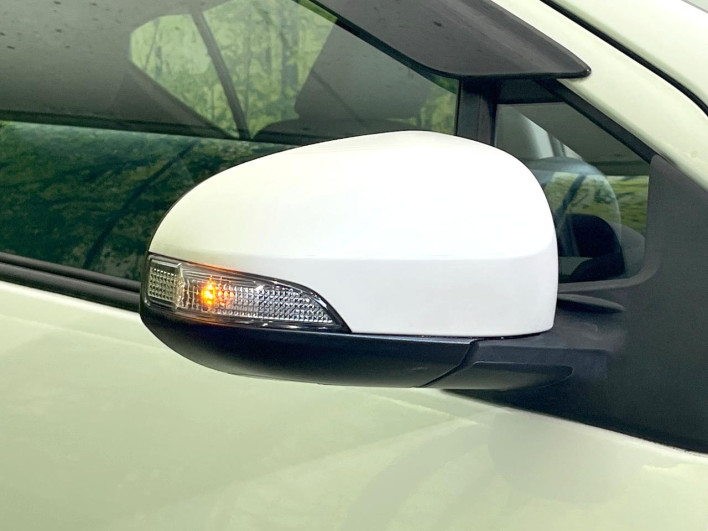 2017 Toyota Aqua DAA-NHP10 (UW-69f021f4afacb)[12]