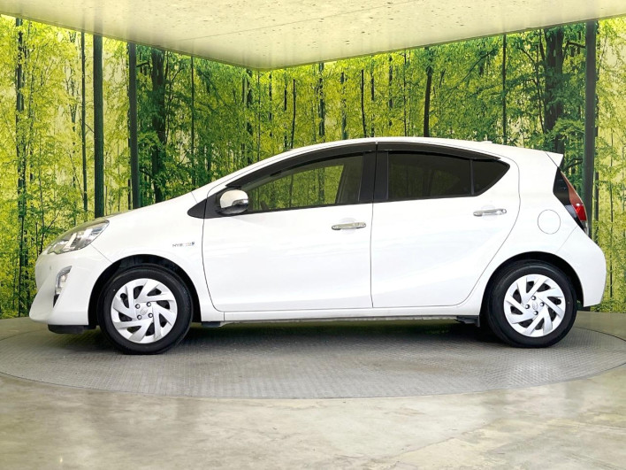 2017 Toyota Aqua DAA-NHP10 (UW-69f021f4afacb)[15]