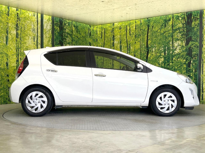 2017 Toyota Aqua DAA-NHP10 (UW-69f021f4afacb)[19]