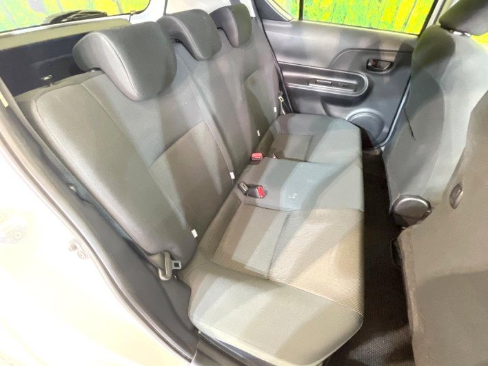 2017 Toyota Aqua DAA-NHP10 (UW-69f021f4afacb)[21]