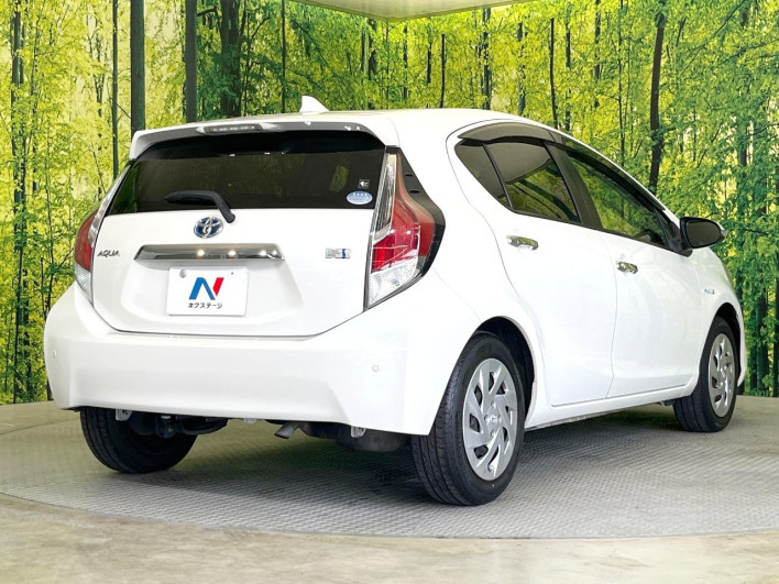 2017 Toyota Aqua DAA-NHP10 (UW-69f021f4afacb)[18]