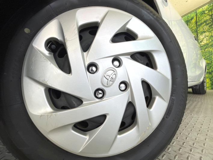 2017 Toyota Aqua DAA-NHP10 (UW-69f021f4afacb)[8]