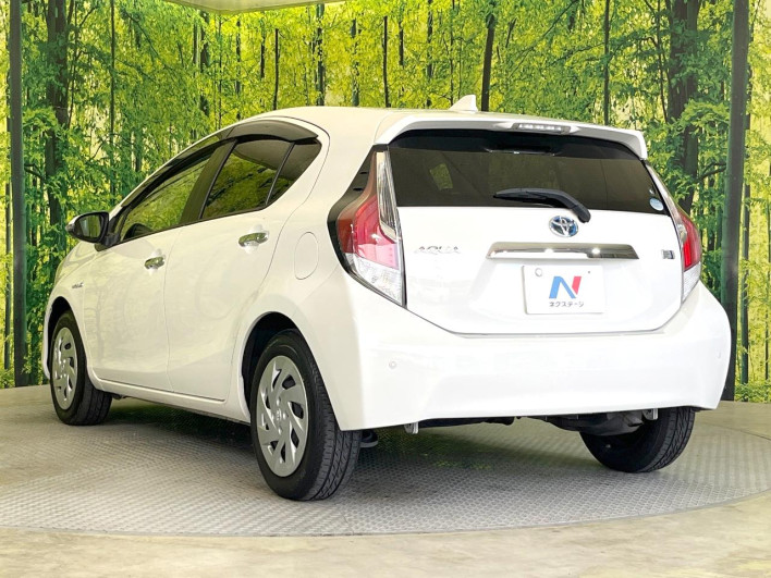 2017 Toyota Aqua DAA-NHP10 (UW-69f021f4afacb)[16]