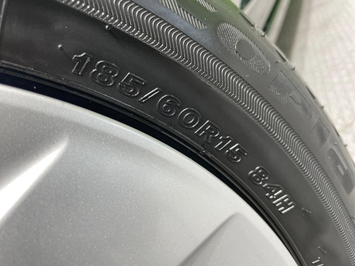 2017 Toyota Aqua DAA-NHP10 (UW-69f021f4e7402)[9]