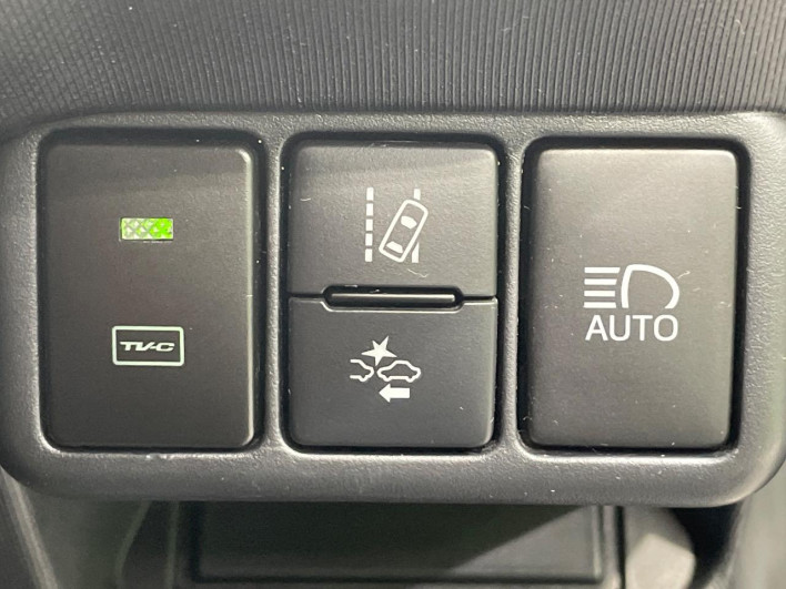 2017 Toyota Aqua DAA-NHP10 (UW-69f021f4e7402)[22]