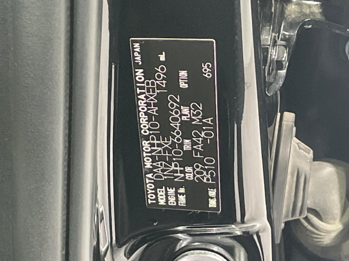 2017 Toyota Aqua DAA-NHP10 (UW-69f021f4e7402)[1]