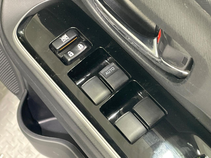 2017 Toyota Aqua DAA-NHP10 (UW-69f021f4e7402)[20]