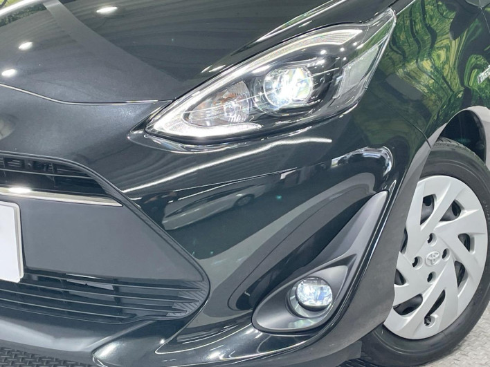 2017 Toyota Aqua DAA-NHP10 (UW-69f021f4e7402)[5]