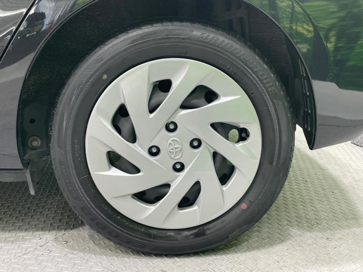 2017 Toyota Aqua DAA-NHP10 (UW-69f021f4e7402)[8]