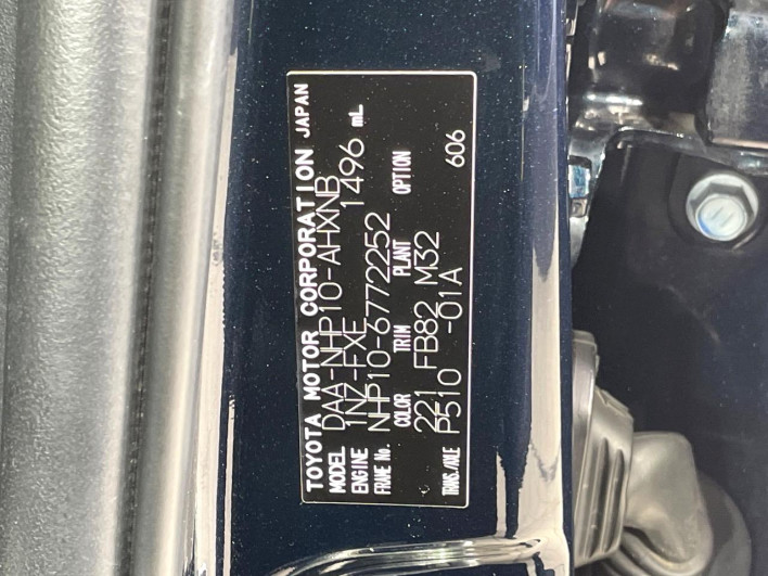 2018 Toyota Aqua DAA-NHP10 (UW-69f021f594825)[1]