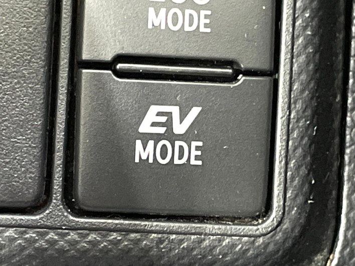 2018 Toyota Aqua DAA-NHP10 (UW-69f021f594825)[26]