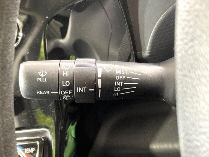 2018 Toyota Aqua DAA-NHP10 (UW-69f021f594825)[27]