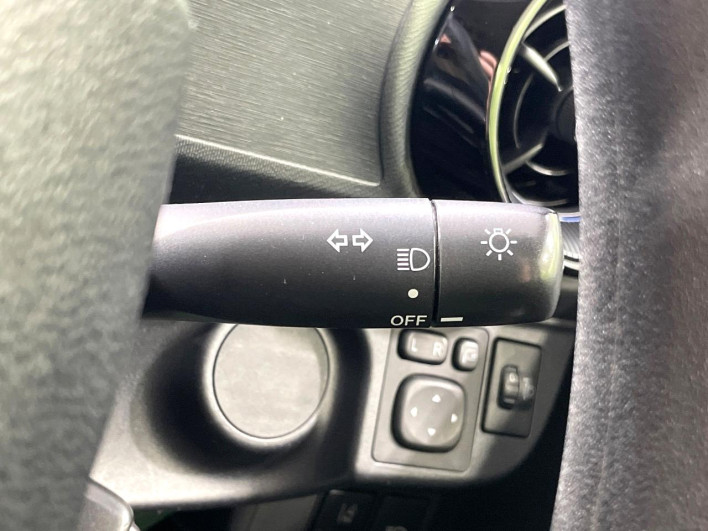 2018 Toyota Aqua DAA-NHP10 (UW-69f021f594825)[28]