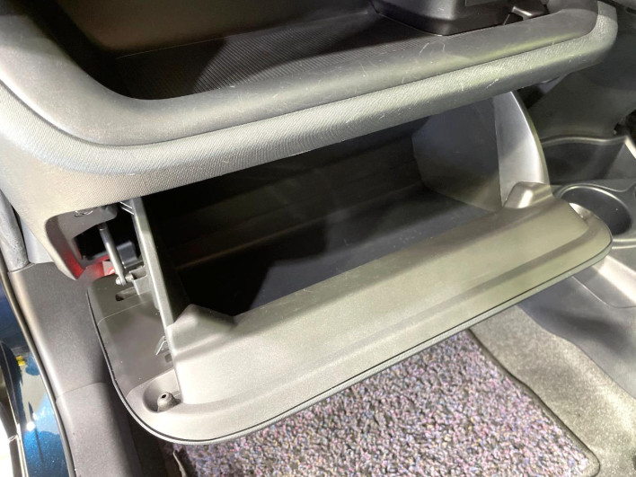 2018 Toyota Aqua DAA-NHP10 (UW-69f021f594825)[4]