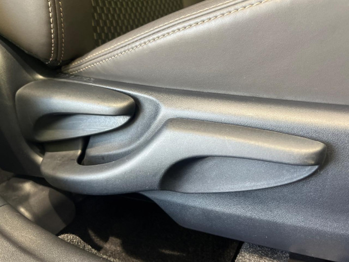 2019 Toyota Aqua DAA-NHP10H (UW-69f021f6cfdbf)[26]