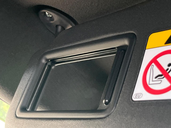 2019 Toyota Aqua DAA-NHP10H (UW-69f021f6cfdbf)[6]