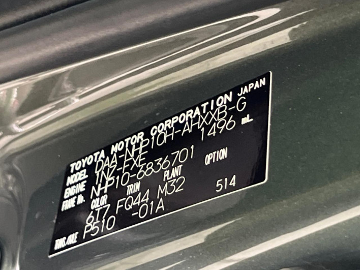 2019 Toyota Aqua DAA-NHP10H (UW-69f021f6cfdbf)[1]