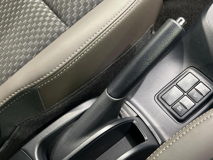 2019 Toyota Aqua DAA-NHP10H (UW-69f021f6cfdbf)[16]