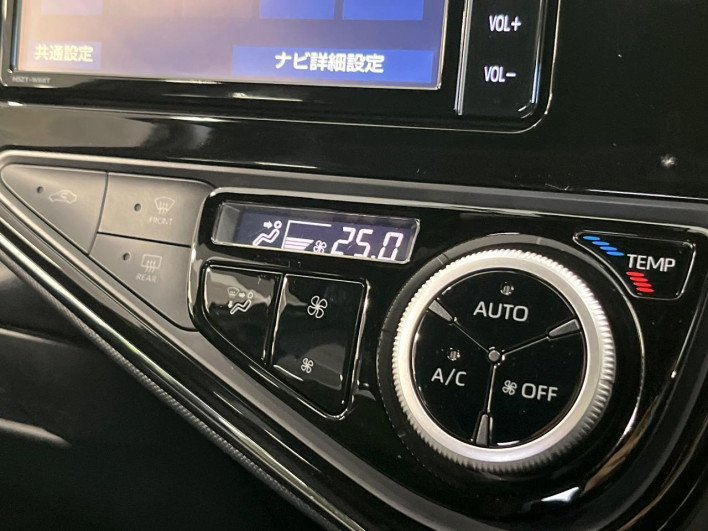 2019 Toyota Aqua DAA-NHP10H (UW-69f021f6cfdbf)[12]